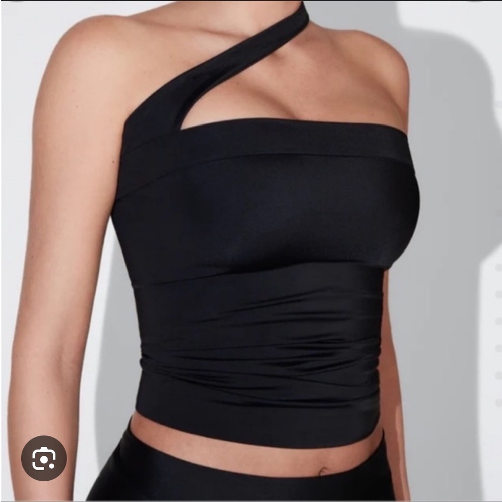 Khy sleek stretch tube top - black -
Size Medium 
Perfect condition